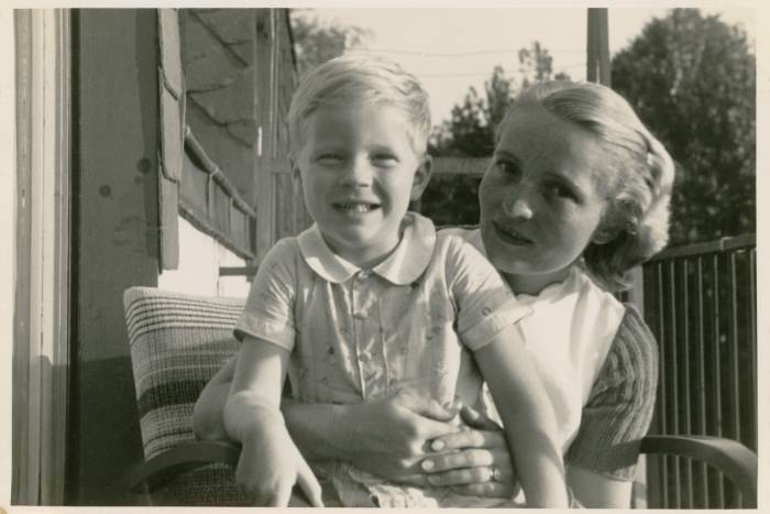 Emil C. Gotschlich in 1940 (age 5) in Zurich with mother Magdalene