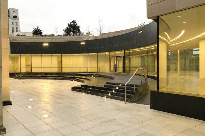 Main entrance of the Marie-Josée and Henry R. Kravis Research Building, part of the new SNF-DR River Campus