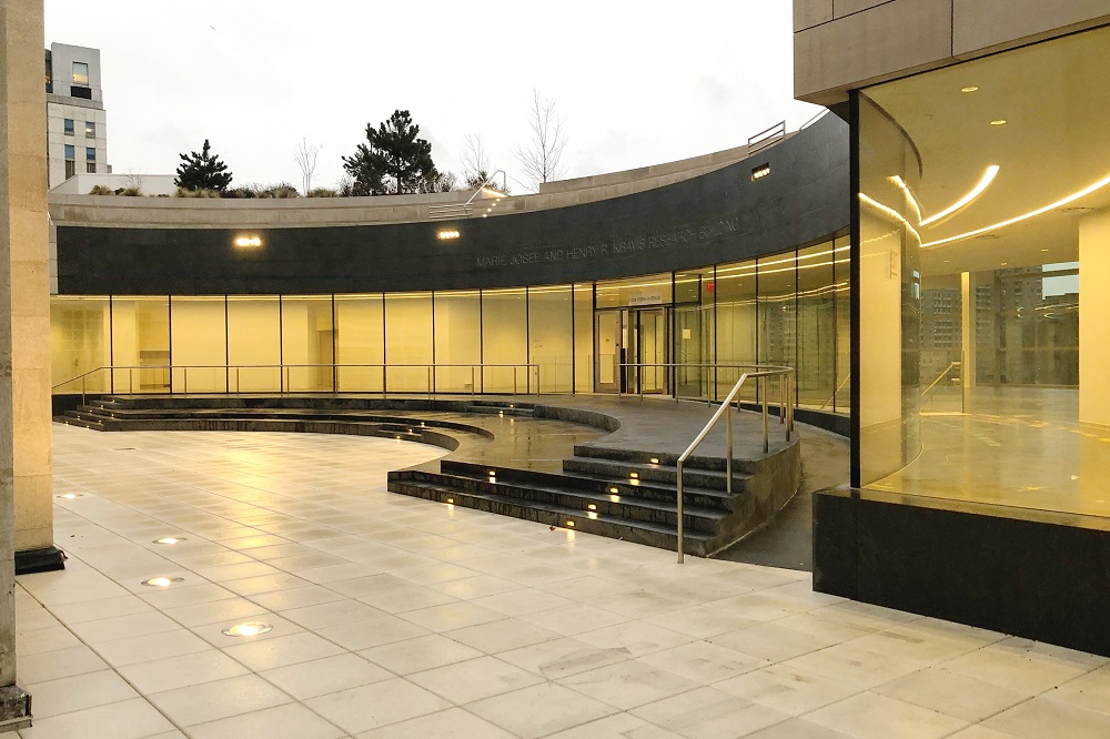 Main entrance of the Marie-Josée and Henry R. Kravis Research Building, part of the new SNF-DR River Campus