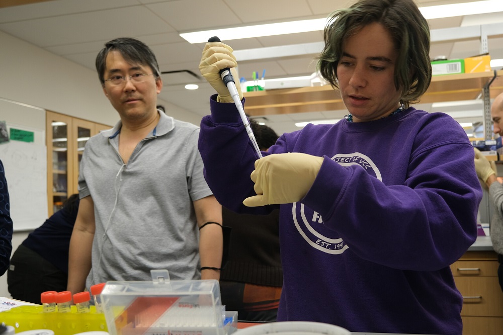 Sarah Feigelman, from East New York Farms, prepares a prepares a sample for environmental DNA analysis alongside J. Chuang of the Leibler lab.