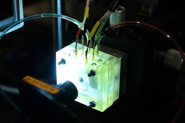 A specially designed chamber that helps imitate the living environment of the cochlea