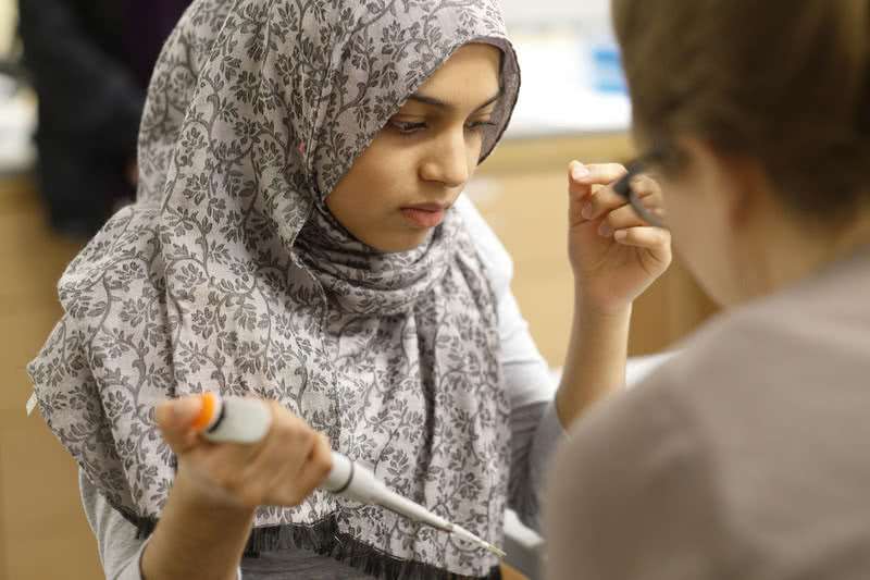 A student participates in a scientific outreach lab activity.