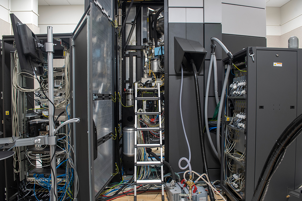 Cryo-EM assembly