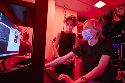 Vanessa Ruta working with a graduate student in her lab.