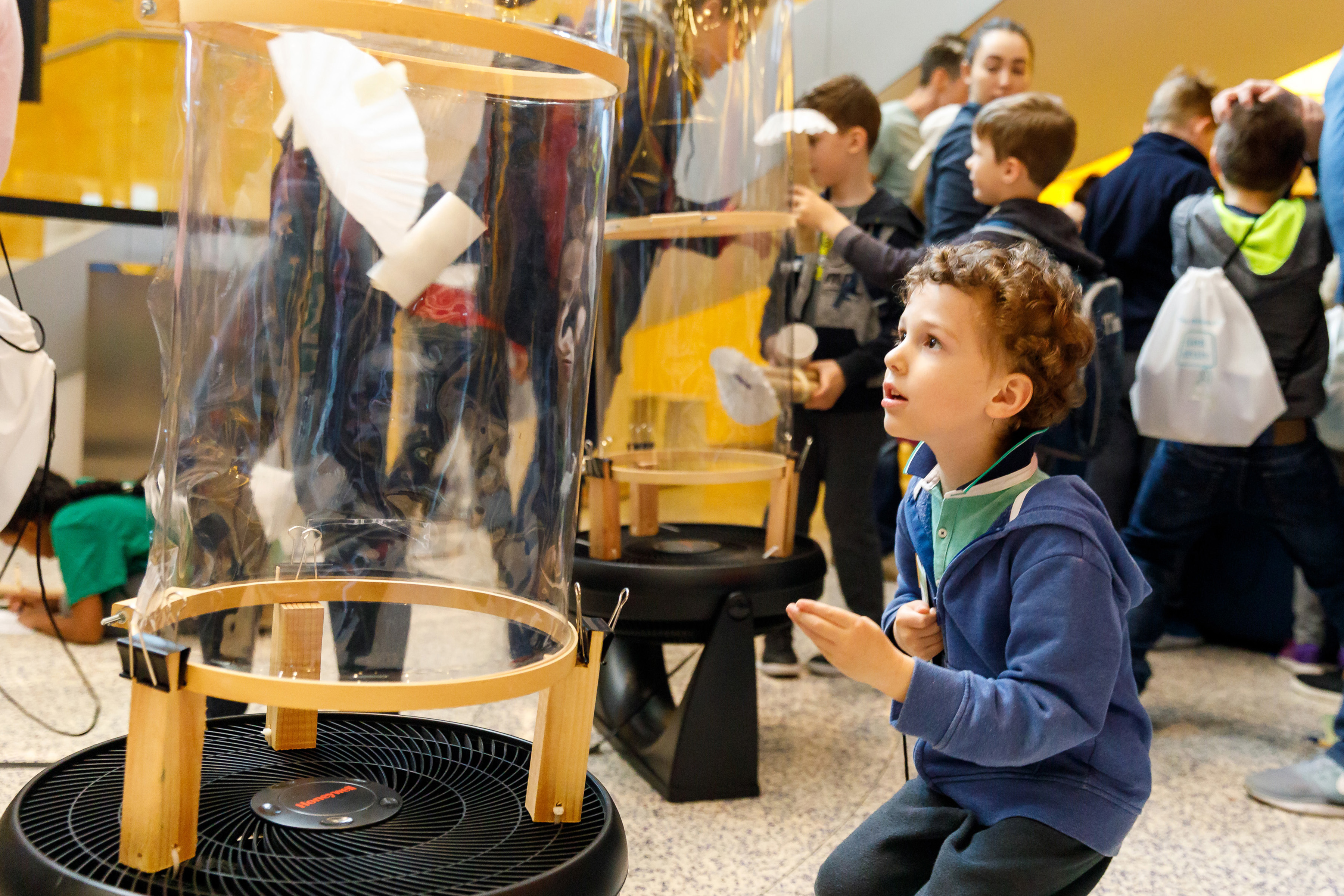 Testing the aerodynamics of ordinary objects in wind tubes